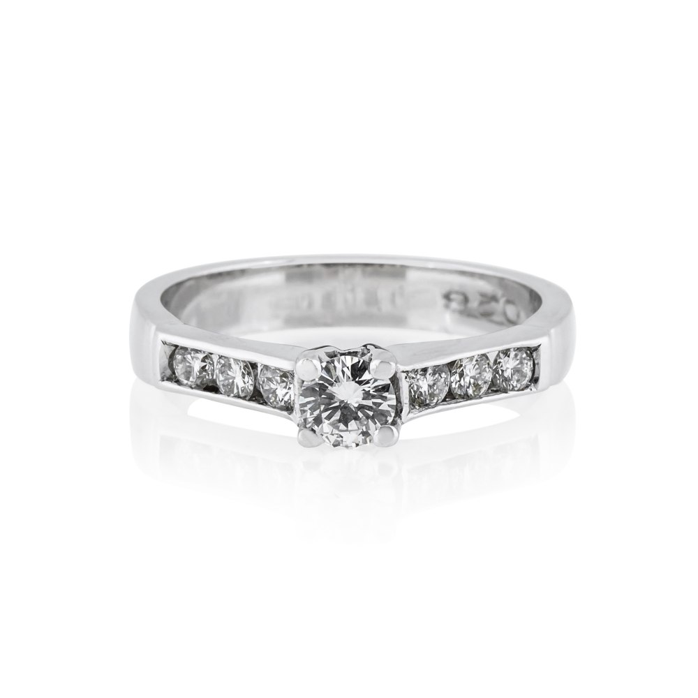 KESSARIS Brilliant Cut Diamond Engagement Ring DAE23005