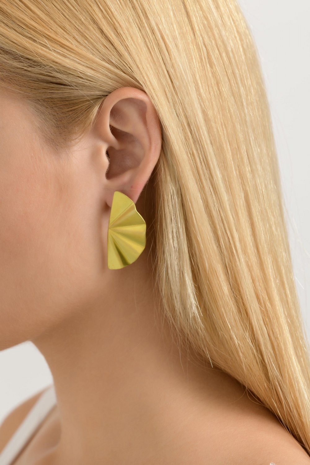 ANASTASIA KESSARIS - Geisha Yellow Titanium Earrings Medium