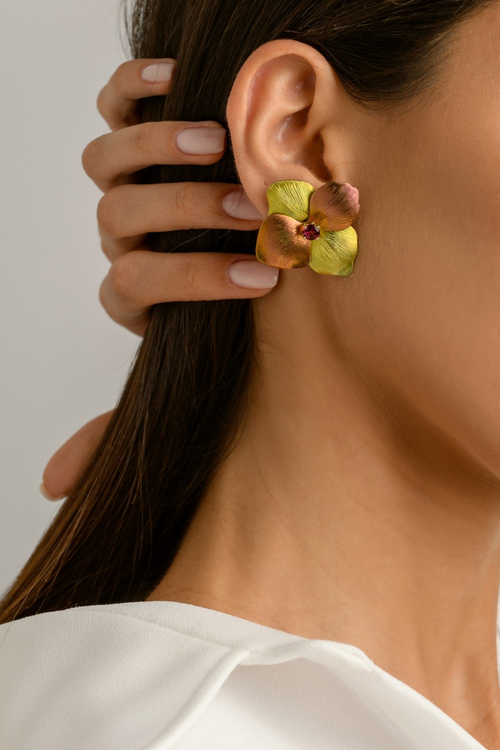 ANASTASIA KESSARIS - Buttercup Bouquet Earrings