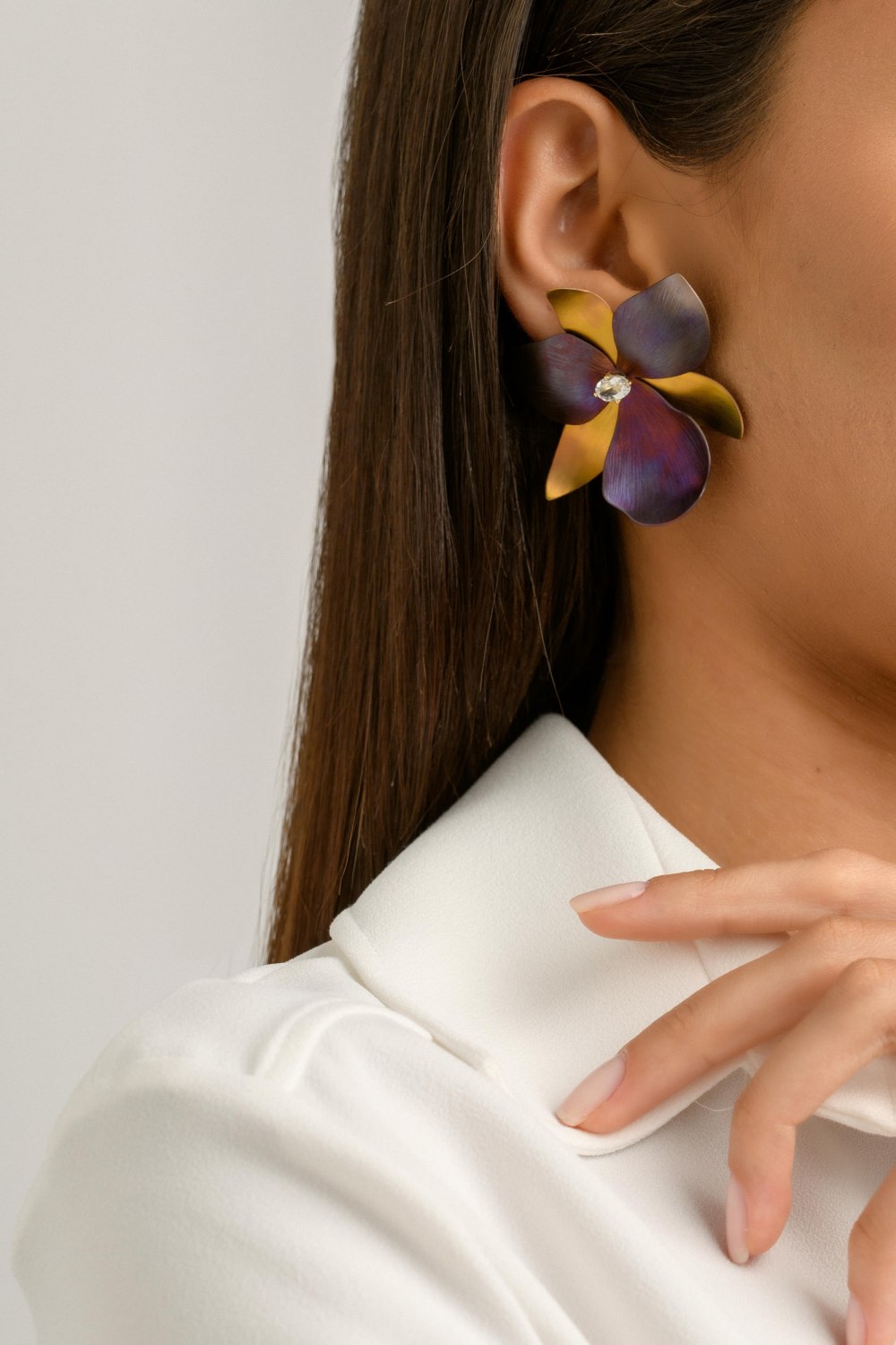 ANASTASIA KESSARIS - Flower Titanium Earrings