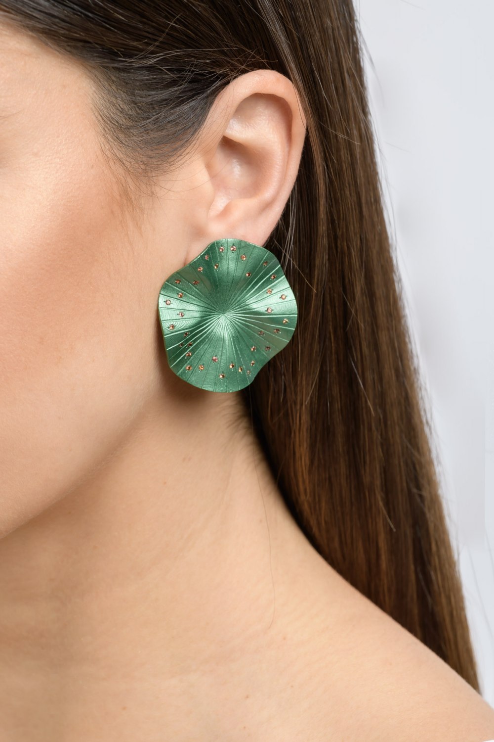 Disco Clique Green Titanium Sapphire Earrings