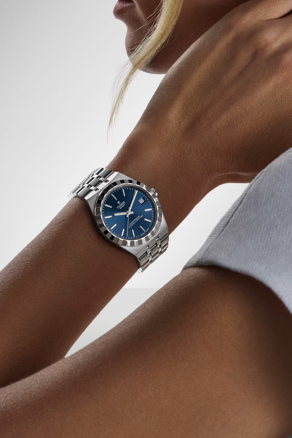 M2836C1A0-0102-Tudor Royal