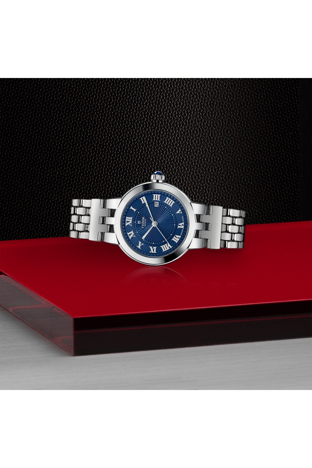 m35500-0009-Clair-de-Rose-TUDOR-layingdown