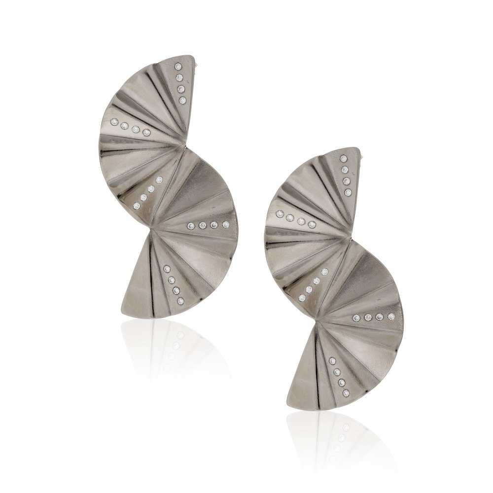 Geisha Reflection Graphite Titanium Diamond Earrings