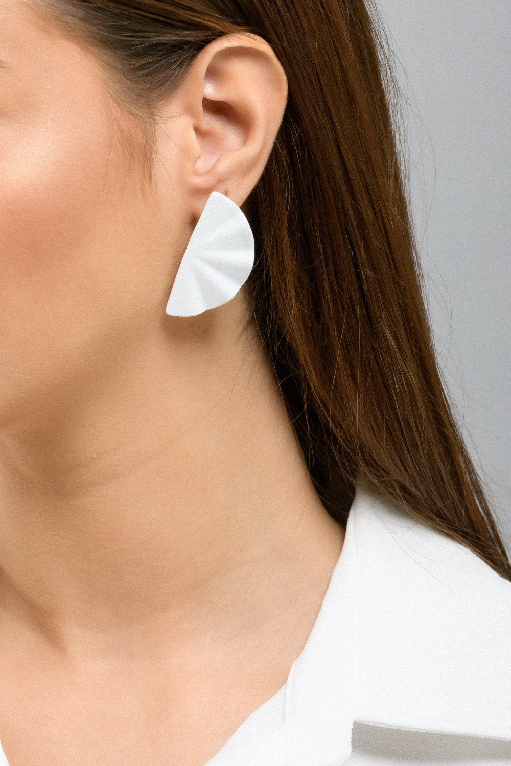 ANASTASIA KESSARIS - Geisha White Titanium Earrings Medium